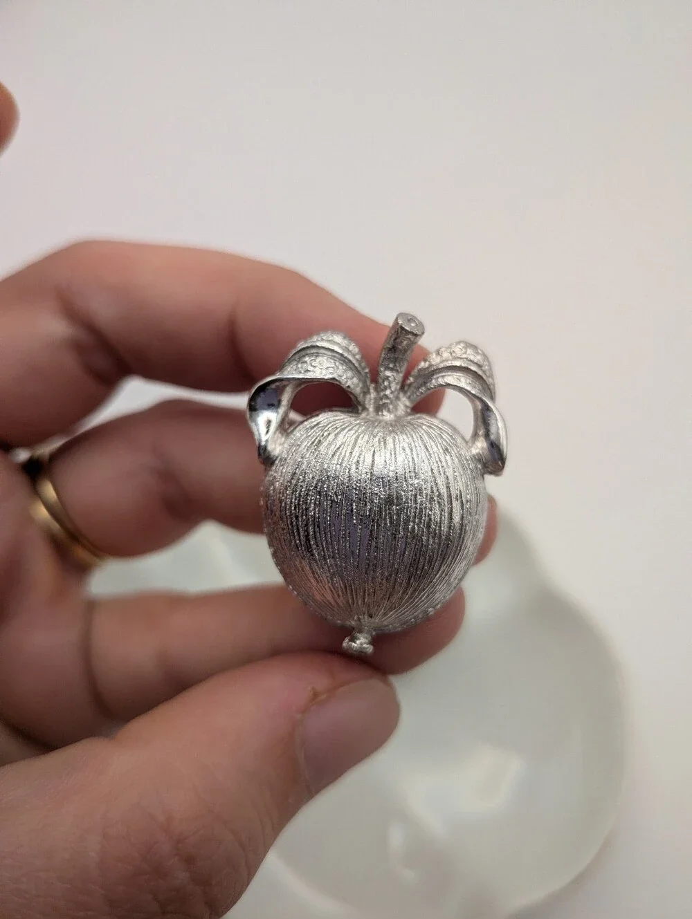 Vintage Sarah Coventry Silver Toned Apple Textured Clip On Earrings
